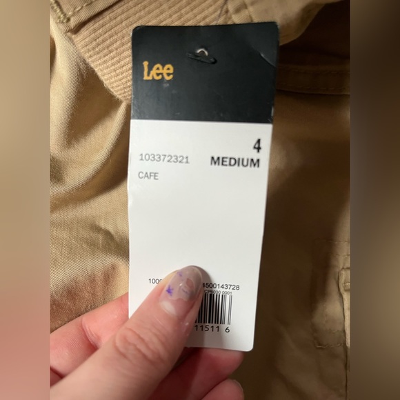 Mid Rise Capri Cargo Pants - Picture 5 of 6